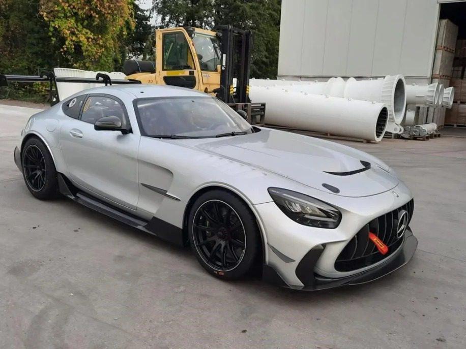 A Mercedes-Benz AMG GT2 race car